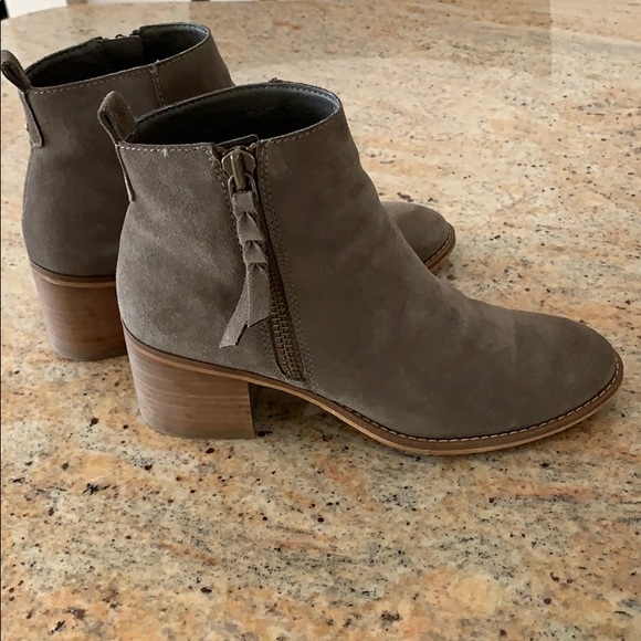 BP (Nordstrom) Grey suede ankle bootie sz 8.5 - Picture 2 of 4